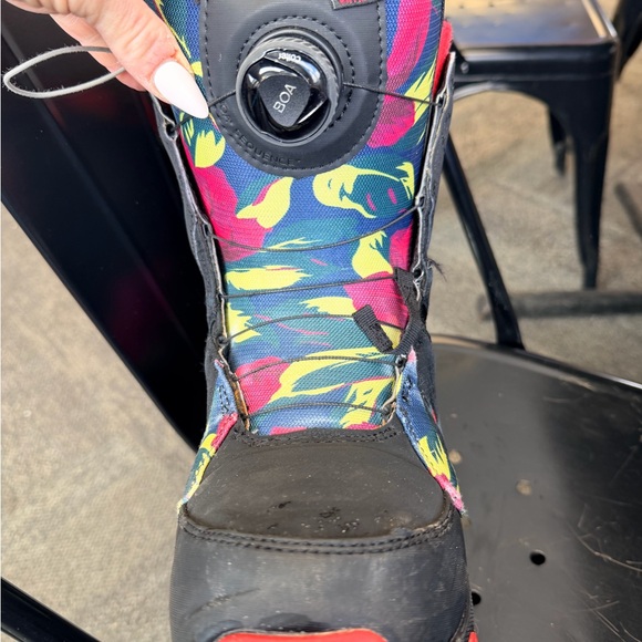 Women’s Burton limelite BOA snowboard
Boot size 9 great condition - Picture 6 of 8
